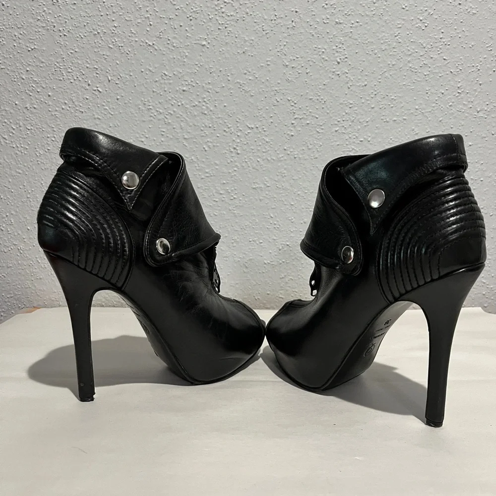 🔥Alexander McQueen 6 Stilettos moto jacket style shoes! Preloved by me🔥 - Picture 9 of 16